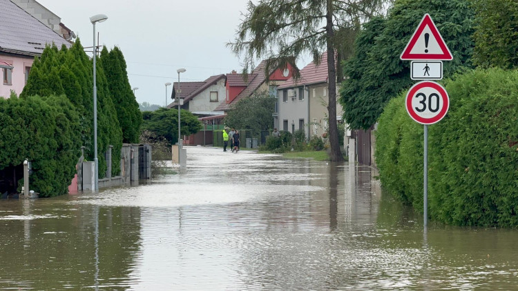 FOTOGALERIE: Hasiči zasahují v celém Olomouckém kraji kvůli povodním
