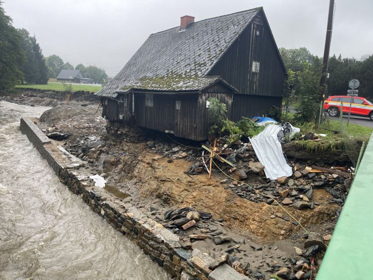 FOTOGALERIE: Hasiči zasahují v celém Olomouckém kraji kvůli povodním