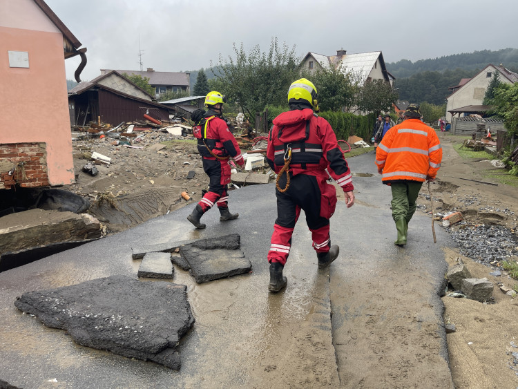 FOTOGALERIE: Hasiči zasahují v celém Olomouckém kraji kvůli povodním