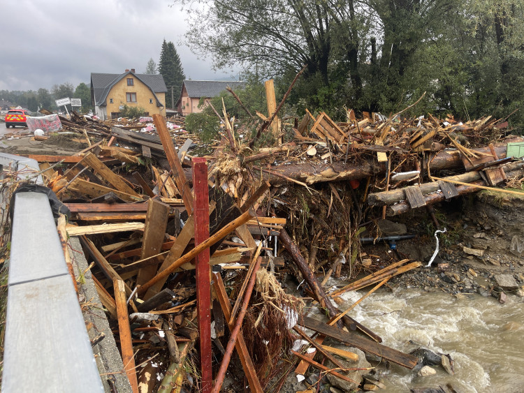FOTOGALERIE: Hasiči zasahují v celém Olomouckém kraji kvůli povodním