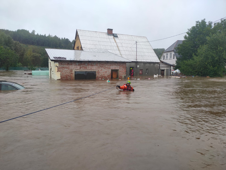 FOTOGALERIE: Hasiči zasahovali Olomouckém kraji kvůli povodním, nyní odstraňují následky