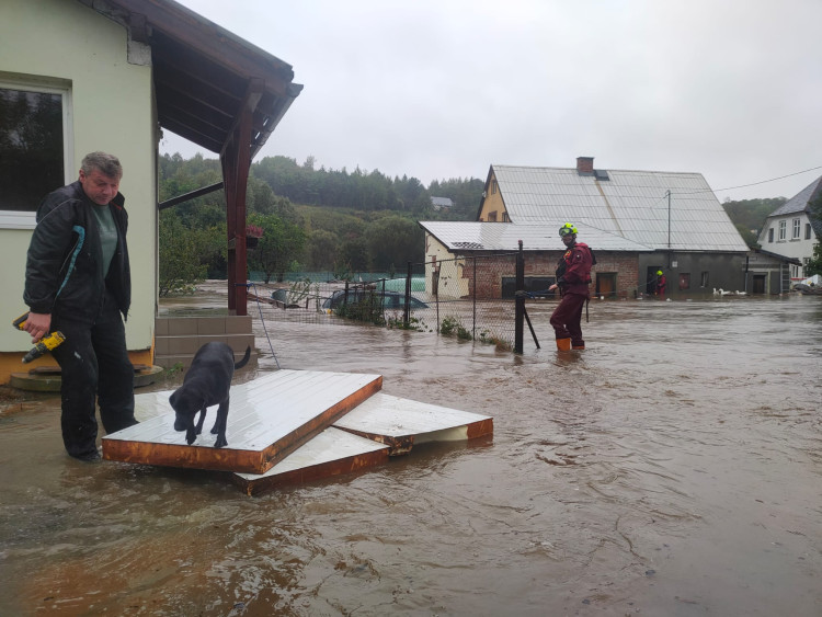 FOTOGALERIE: Hasiči zasahovali Olomouckém kraji kvůli povodním, nyní odstraňují následky
