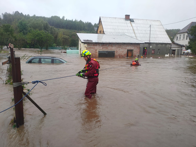 FOTOGALERIE: Hasiči zasahovali Olomouckém kraji kvůli povodním, nyní odstraňují následky