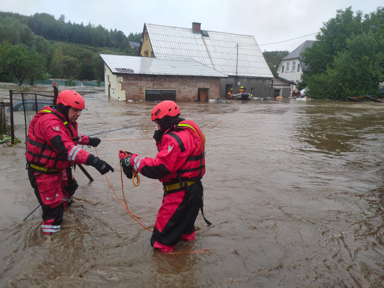FOTOGALERIE: Hasiči zasahovali Olomouckém kraji kvůli povodním, nyní odstraňují následky