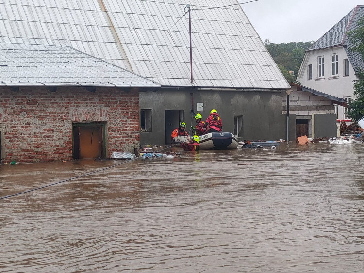 FOTOGALERIE: Hasiči zasahovali Olomouckém kraji kvůli povodním, nyní odstraňují následky
