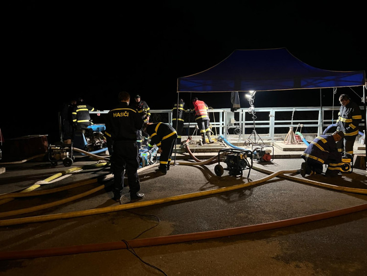 FOTOGALERIE: Hasiči zasahovali Olomouckém kraji kvůli povodním, nyní odstraňují následky