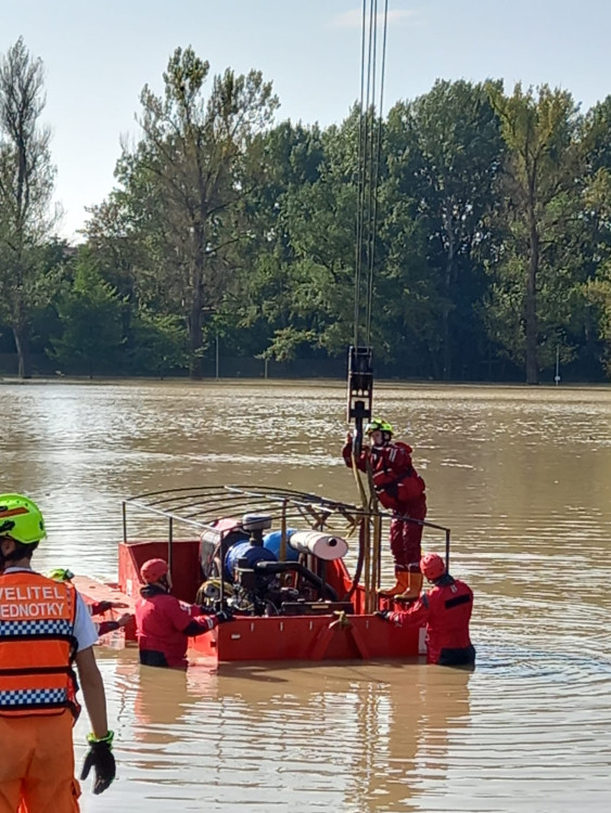 FOTOGALERIE: Hasiči zasahovali Olomouckém kraji kvůli povodním, nyní odstraňují následky