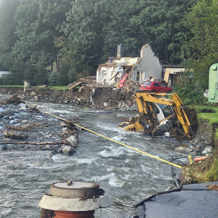 FOTOGALERIE: Hasiči zasahovali Olomouckém kraji kvůli povodním, nyní odstraňují následky