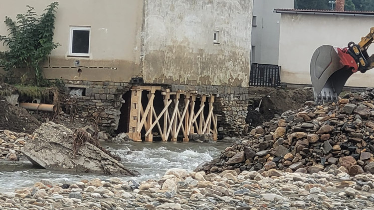 FOTOGALERIE: Hasiči zasahovali Olomouckém kraji kvůli povodním, nyní odstraňují následky
