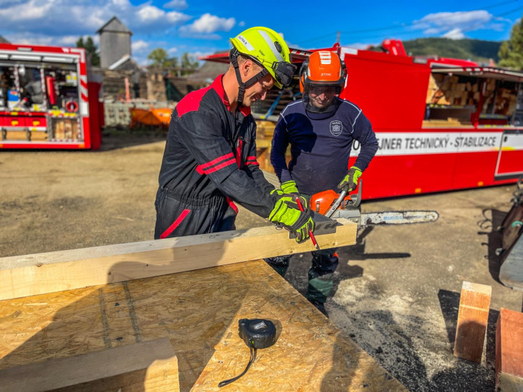 FOTOGALERIE: Hasiči zasahovali Olomouckém kraji kvůli povodním, nyní odstraňují následky
