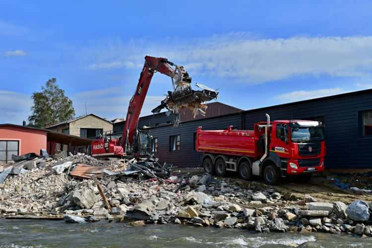 FOTOGALERIE: Hasiči zasahovali Olomouckém kraji kvůli povodním, nyní odstraňují následky