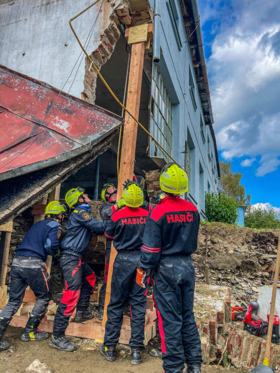FOTOGALERIE: Hasiči zasahovali Olomouckém kraji kvůli povodním, nyní odstraňují následky