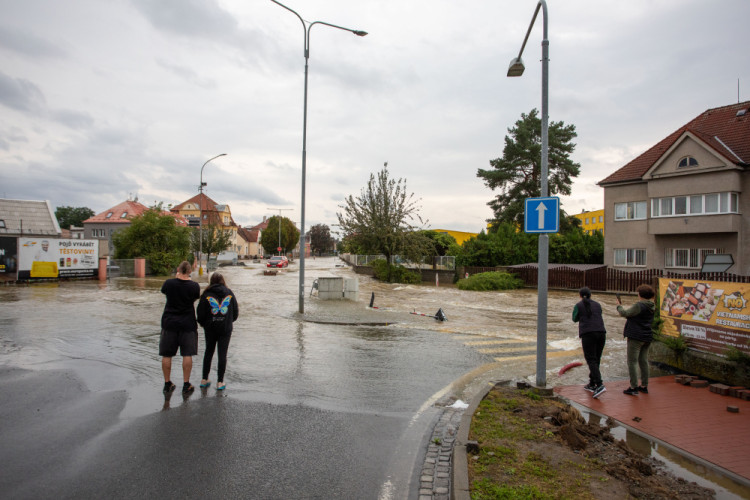 FOTOGALERIE: Litovel zaplavila řeka Morava, město je uzavřené