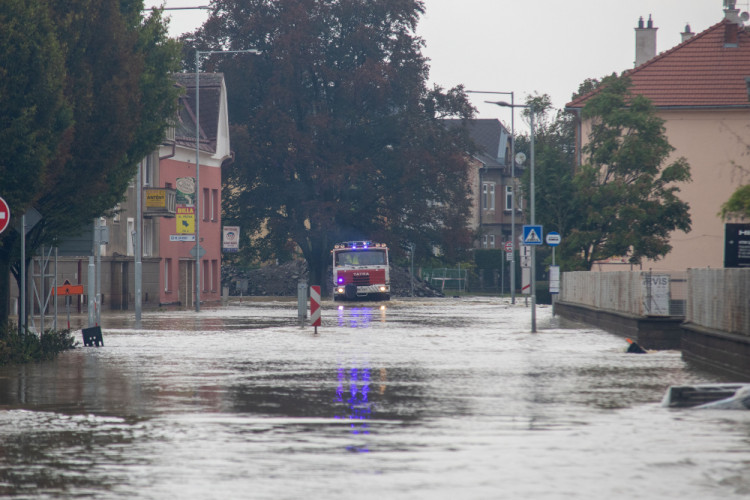 FOTOGALERIE: Litovel zaplavila řeka Morava, město je uzavřené