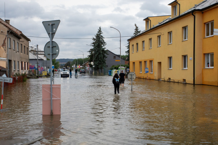 FOTOGALERIE: Litovel zaplavila řeka Morava, město je uzavřené