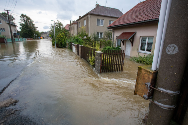 FOTOGALERIE: Litovel zaplavila řeka Morava, město je uzavřené