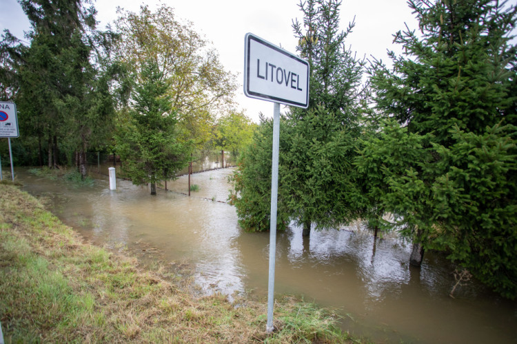 FOTOGALERIE: Litovel zaplavila řeka Morava, město je uzavřené