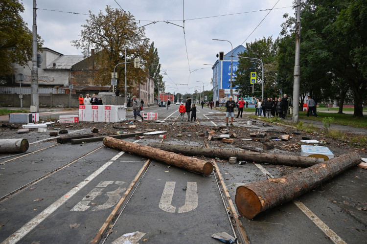 Přívoz v pondělí odpoledne. Voda, vrtulníky i ohně a černý dým z koksovny