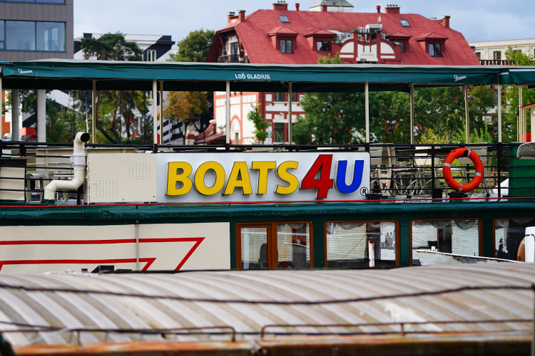 FOTOGALERIE: Azyl v holešovickém přístavu. Podívejte se, kde přečkávají velkou vodu lodě z náplavky