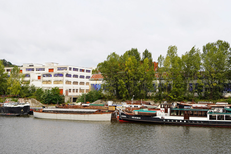 FOTOGALERIE: Azyl v holešovickém přístavu. Podívejte se, kde přečkávají velkou vodu lodě z náplavky