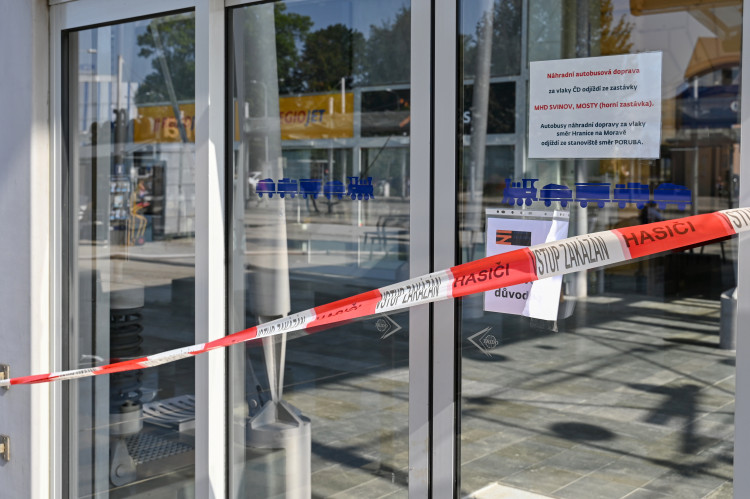 Středa ve Svinově. Kontejnery a tuny odpadu v ulicích