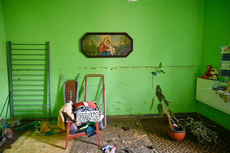 Středa ve Svinově. Kontejnery a tuny odpadu v ulicích