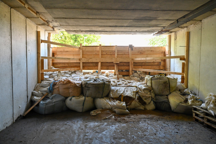 Středa ve Svinově. Kontejnery a tuny odpadu v ulicích