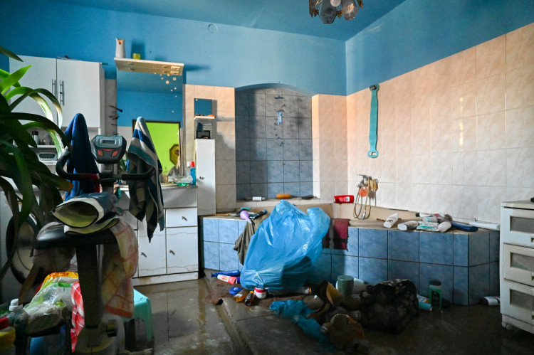 Středa ve Svinově. Kontejnery a tuny odpadu v ulicích