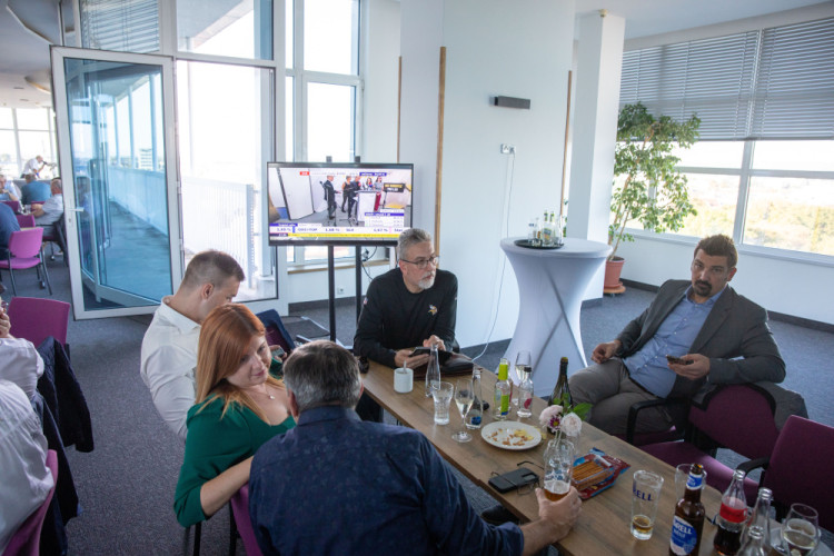 FOTOGALERIE: Volební štáb ANO se radoval z úspěchu, Starostům zlepšení nestačilo