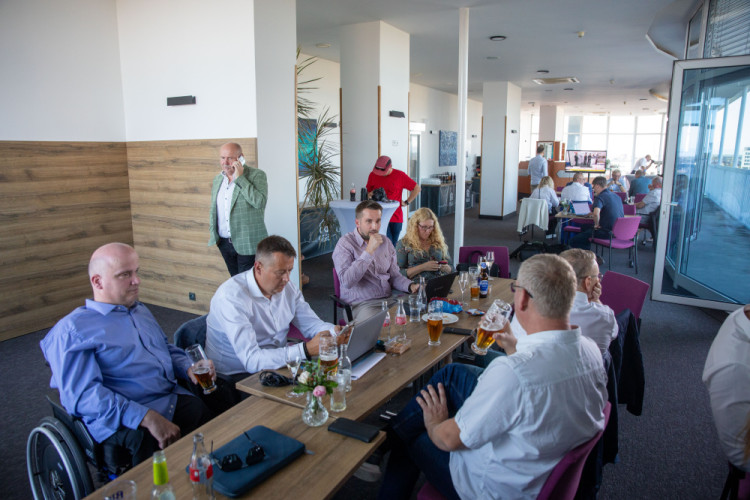 FOTOGALERIE: Volební štáb ANO se radoval z úspěchu, Starostům zlepšení nestačilo