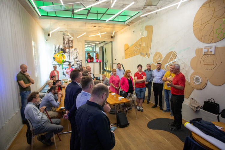 FOTOGALERIE: Volební štáb ANO se radoval z úspěchu, Starostům zlepšení nestačilo