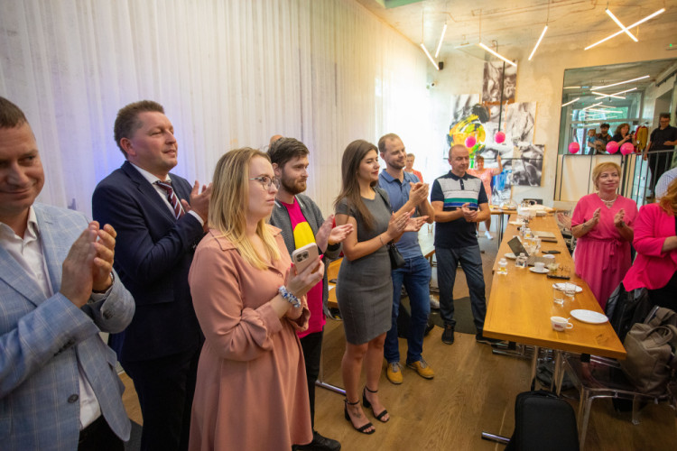 FOTOGALERIE: Volební štáb ANO se radoval z úspěchu, Starostům zlepšení nestačilo