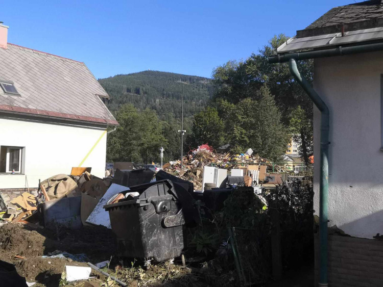 Dobrovolníci z Jihlavska na záplavami postiženém Jesenicku