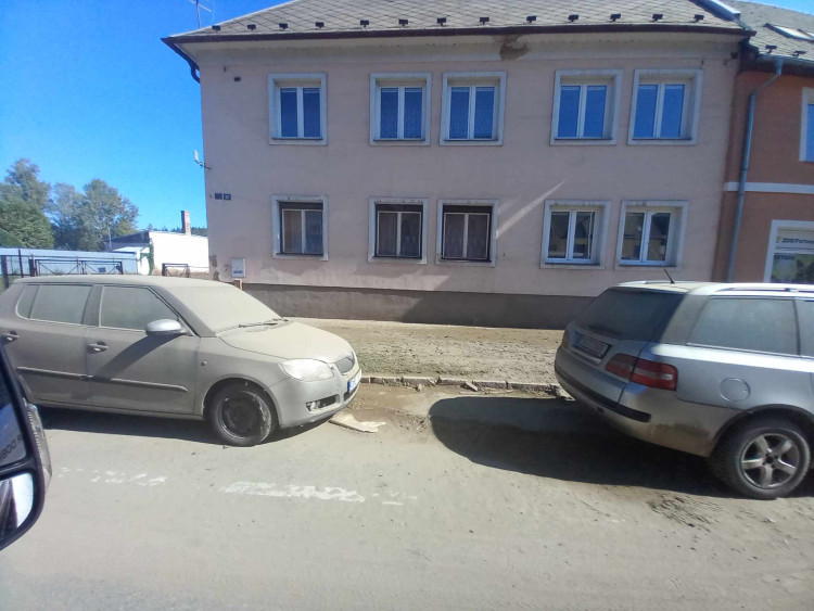 Dobrovolníci z Jihlavska na záplavami postiženém Jesenicku