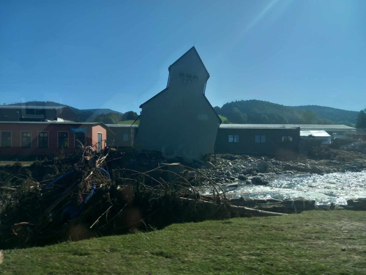Dobrovolníci z Jihlavska na záplavami postiženém Jesenicku