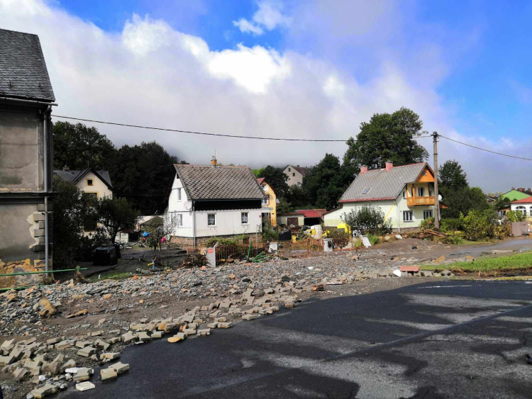 Dobrovolníci z Jihlavska na záplavami postiženém Jesenicku