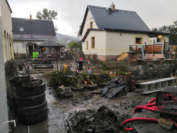 Dobrovolníci z Jihlavska na záplavami postiženém Jesenicku