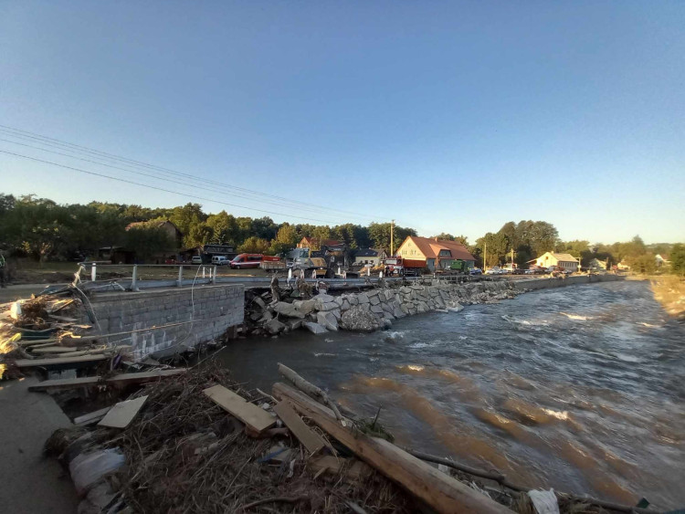 Dobrovolníci z Jihlavska na záplavami postiženém Jesenicku