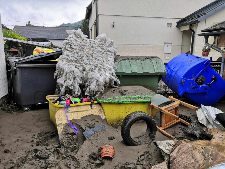 Dobrovolníci z Jihlavska na záplavami postiženém Jesenicku