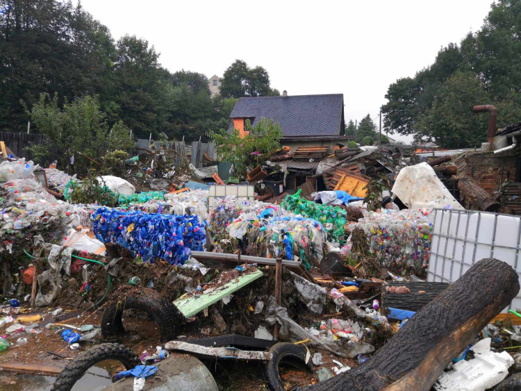 Dobrovolníci z Jihlavska na záplavami postiženém Jesenicku