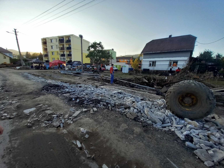 Dobrovolníci z Jihlavska na záplavami postiženém Jesenicku