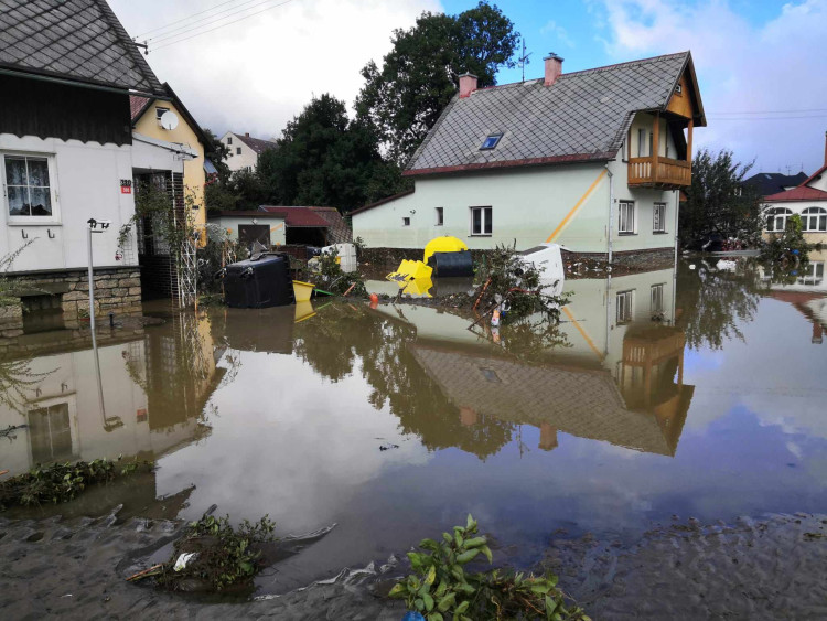 Dobrovolníci z Jihlavska na záplavami postiženém Jesenicku