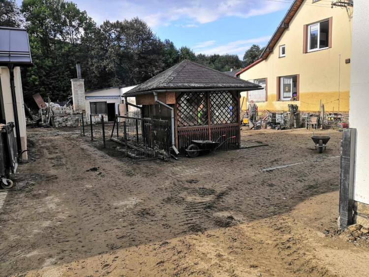 Dobrovolníci z Jihlavska na záplavami postiženém Jesenicku