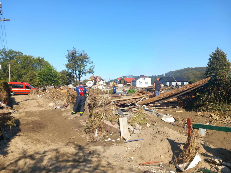 Dobrovolníci z Jihlavska na záplavami postiženém Jesenicku