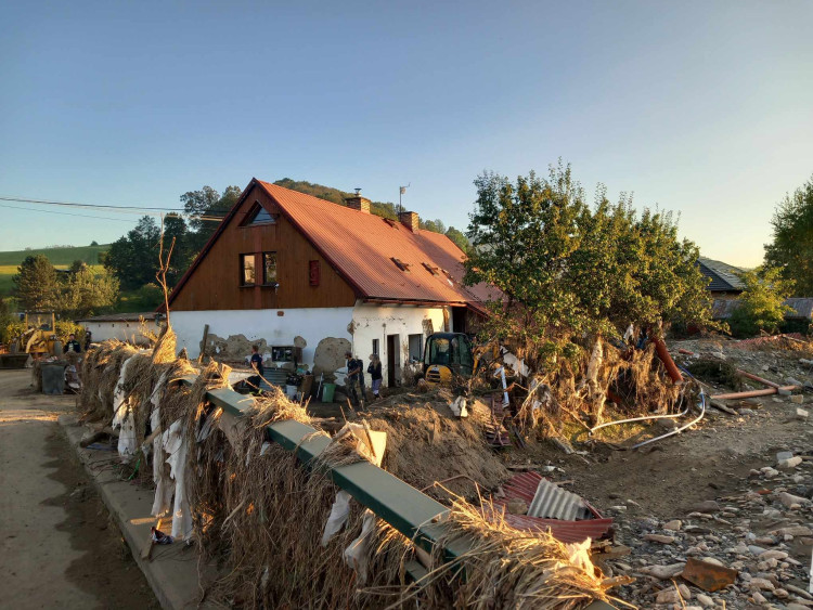 Dobrovolníci z Jihlavska na záplavami postiženém Jesenicku