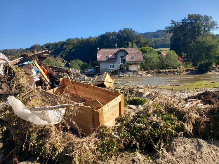 Dobrovolníci z Jihlavska na záplavami postiženém Jesenicku