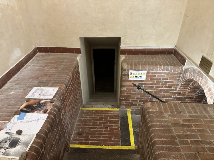 FOTOGALERIE: Pod Staroměstskou radnicí se skrývá vstup do 120 let staré stoky