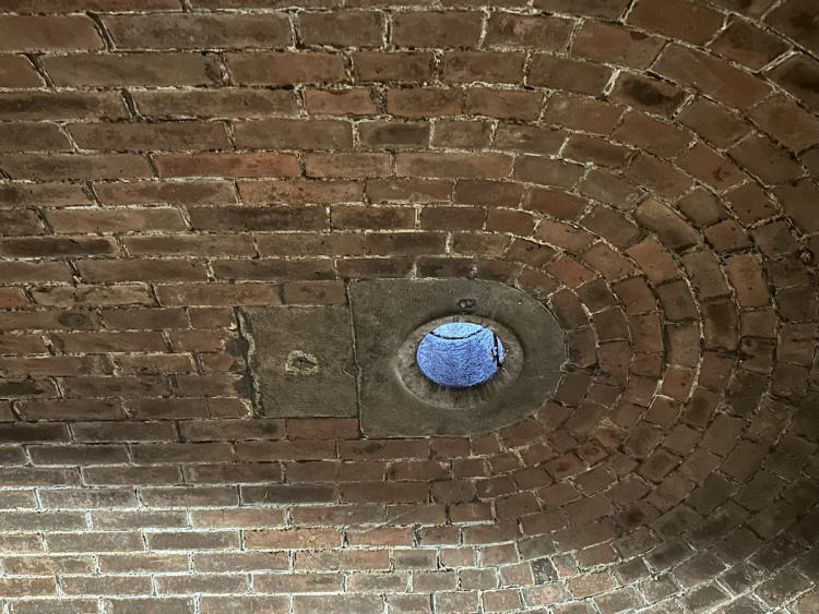 FOTOGALERIE: Pod Staroměstskou radnicí se skrývá vstup do 120 let staré stoky