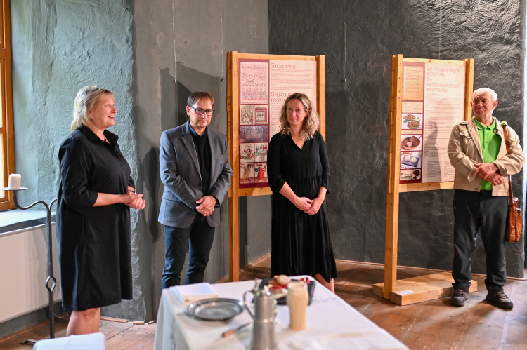 Jícha na bobří ocas a další laskominy. Středověké jídlo na Slezskoostravském hradě