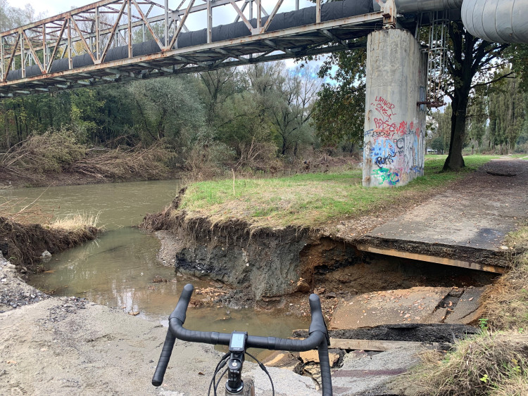 Po červené ze Svinova do Bohumína.  Oblíbená turistická trasa místy už není